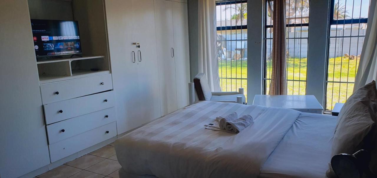 Sweet Home39 Guest House Summerstrand Port Elizabeth Kültér fotó